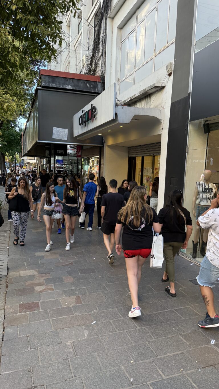 Éxito en la Gala de Vidrieras y Noche de los Regalos 3 gala compras mas